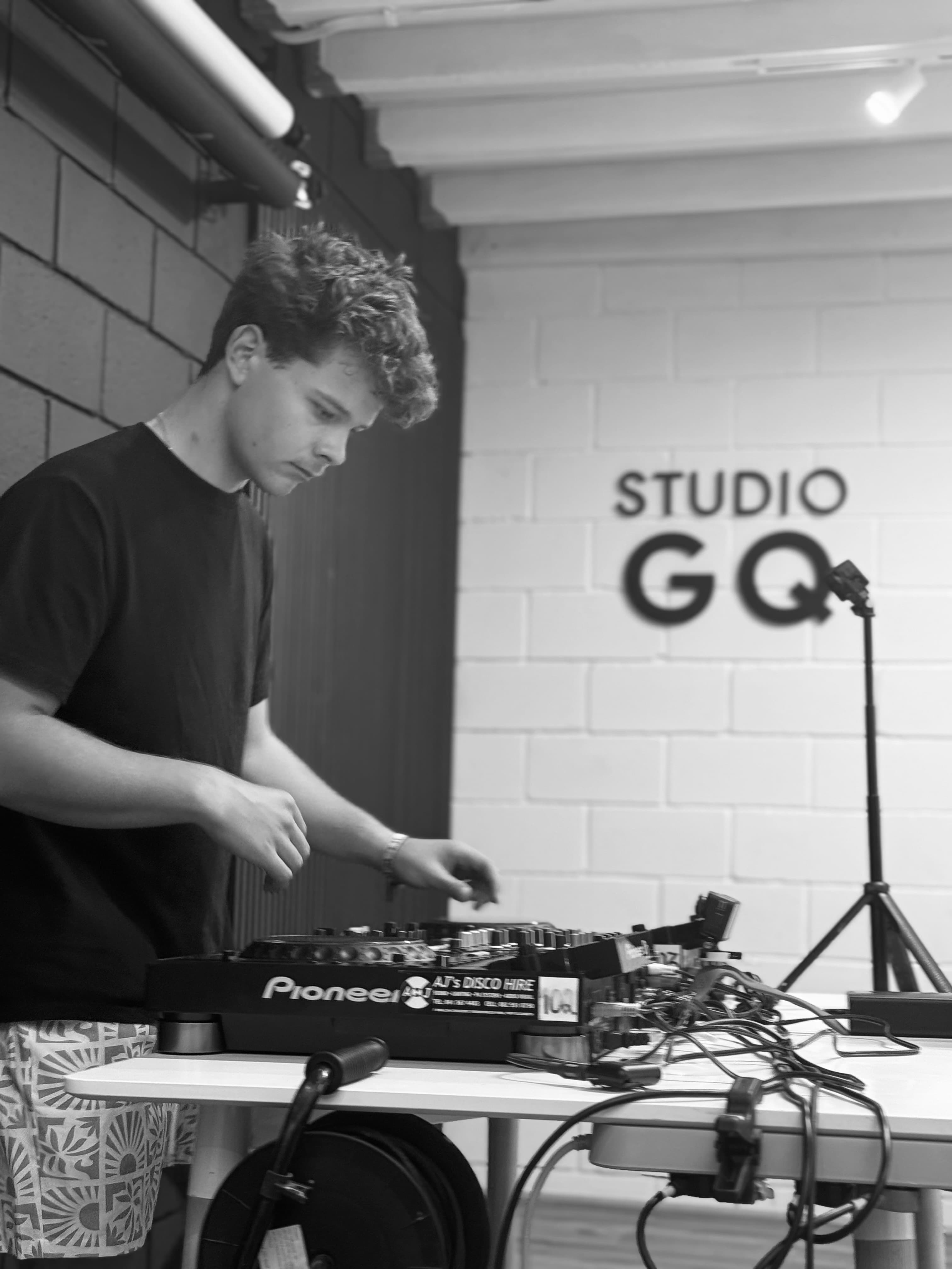 DJ CONN gallery image 2
