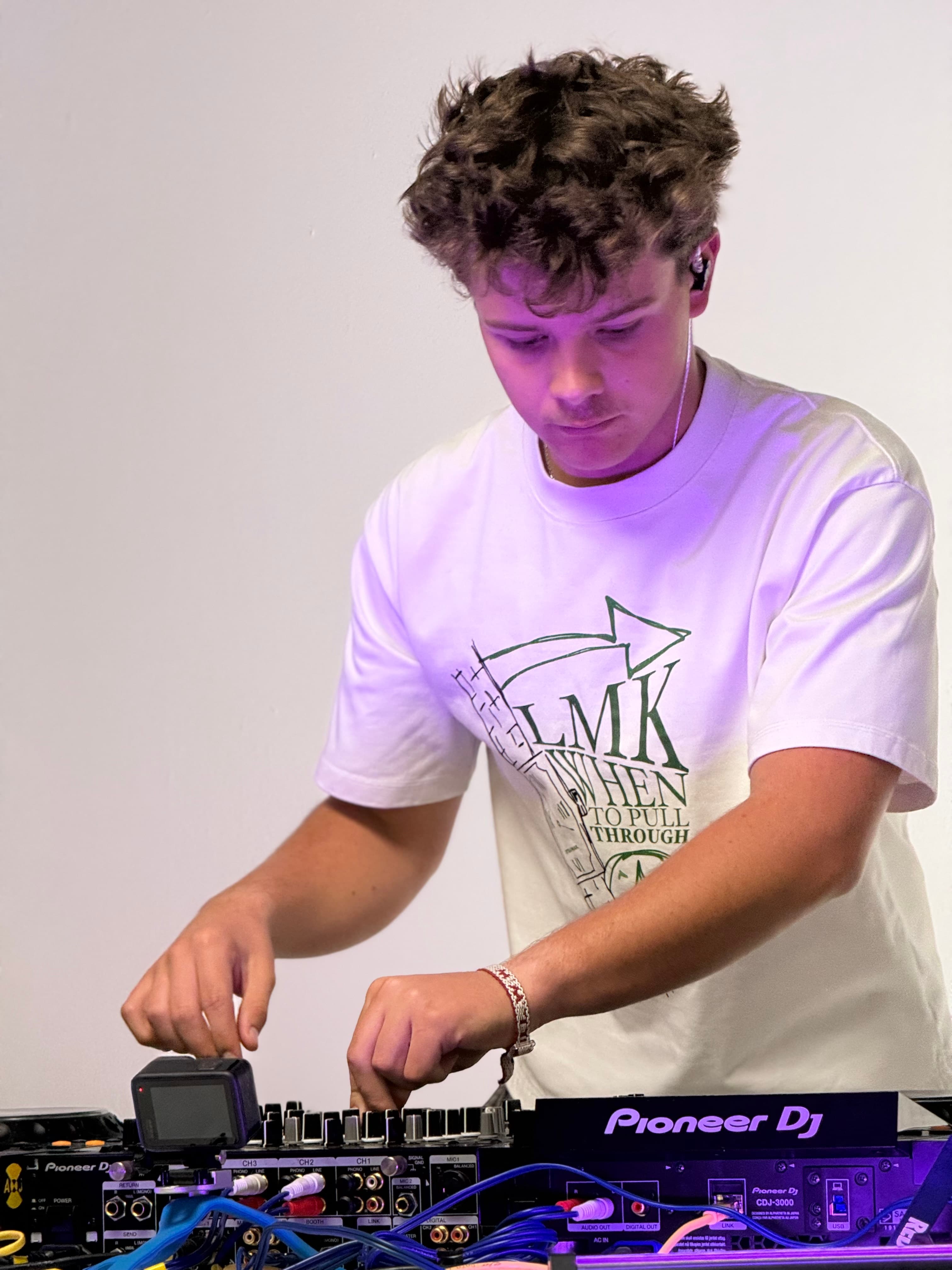 DJ CONN gallery image 3