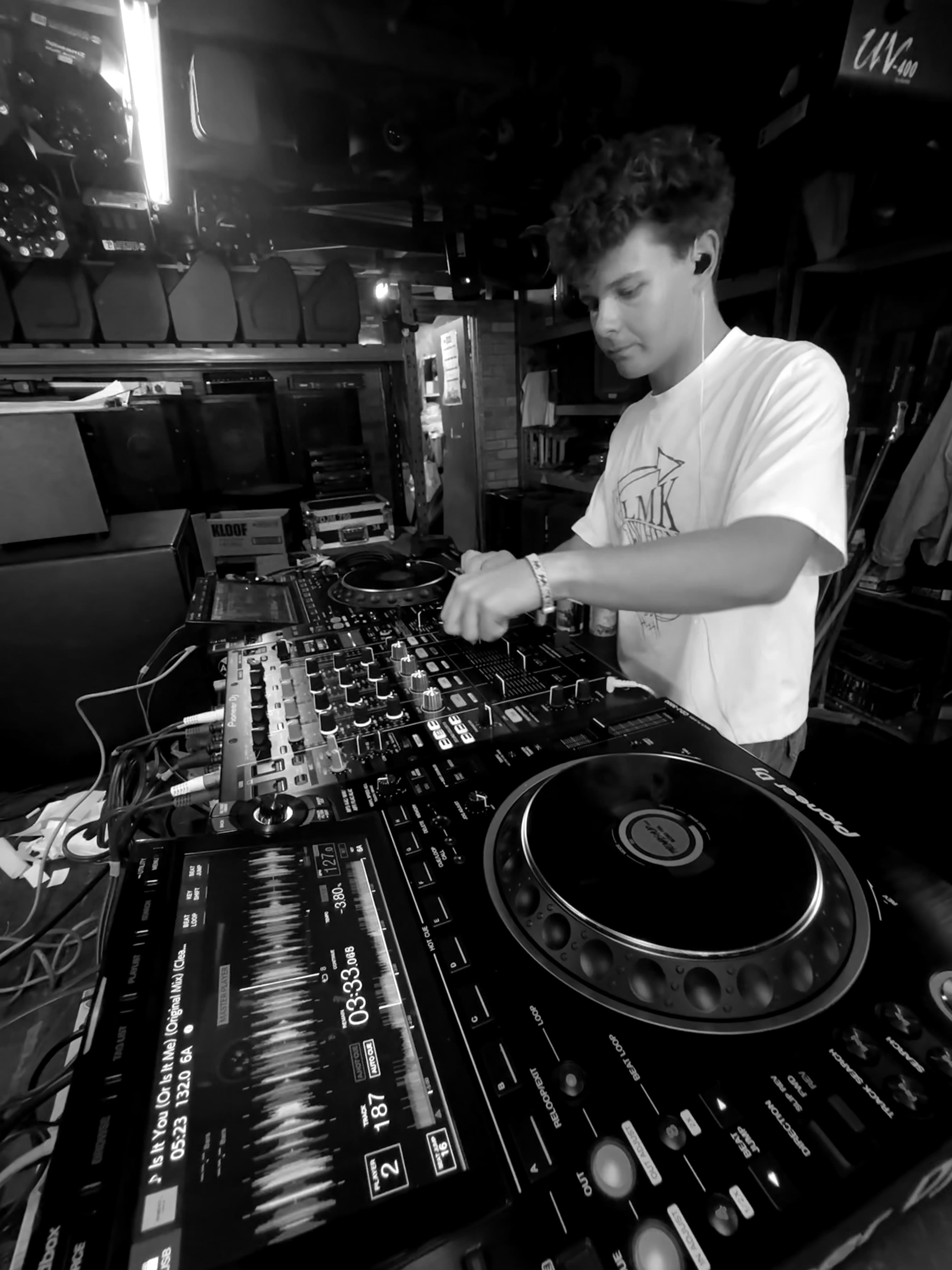 DJ CONN gallery image 4